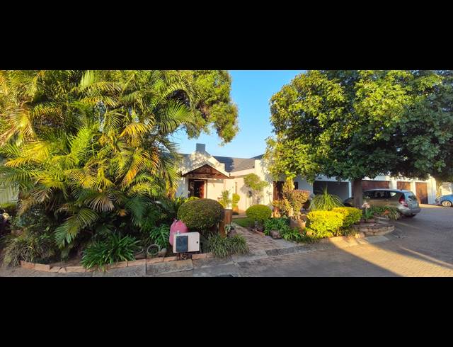 3 BEDROOM TOWNHOUSE FOR SALE IN PROTEA PARK